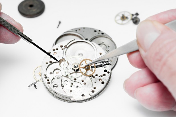 Reparatur alter Uhren